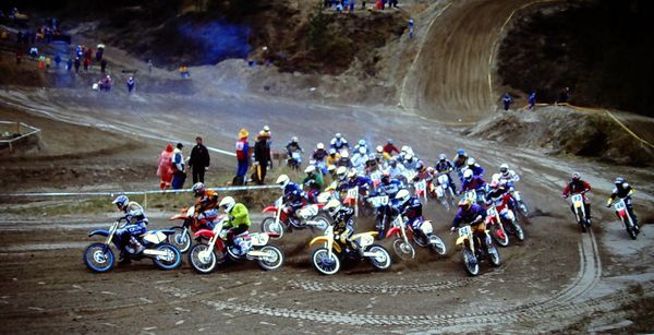 Toisen erän startti junnu SM 125cc Alavus Junnu SM 125cc II-erän startti 1998